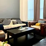 Cozy House With Multigamestable At Anfield