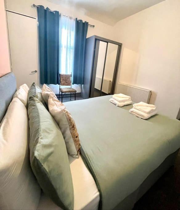 Holiday home Cozy House With Multigamestable At Anfield *